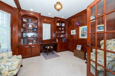 A beautiful private home office/library to the rig
