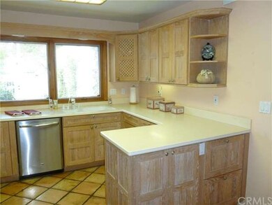Plus newer appliances including stainless dishwash