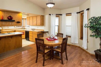 2940 SW Salmon Ave, Redmond, OR 97756 - photo 6