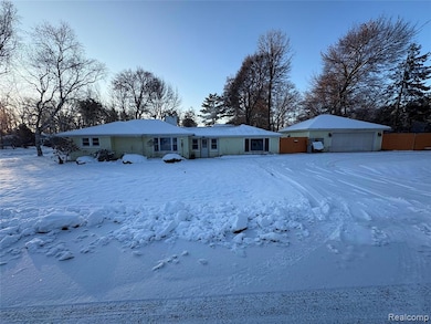 2374 Bradford Dr, Flint, MI 48507 - photo 2
