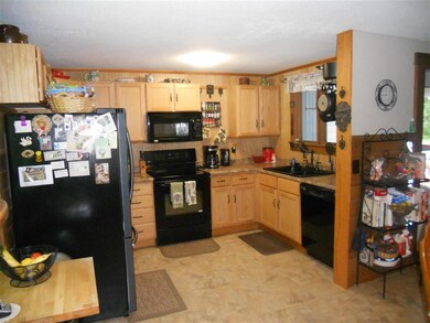 8 Dexter Hill Rd, Claremont, NH 03743 - photo 3