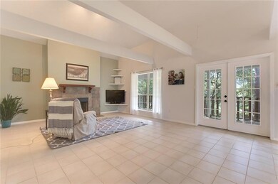 Enormous living, great for entertaining! Soaring c