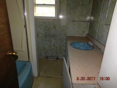 1401 E 22nd St, Muncie, IN 47302 - photo 2