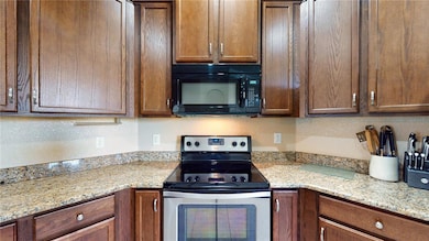 2161 Oakhurst Dr, Winter Haven, FL 33881 - photo 7