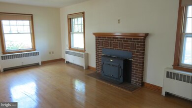 519 E Baltimore St, Taneytown, MD 21787 - photo 2