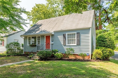 New england style home featuring a front yard