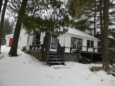 11 N Maple Rd