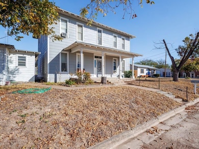 702 Ave B, Santa Anna, TX 76878 - photo 3