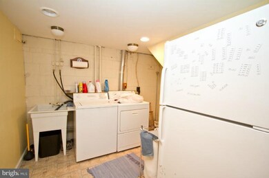 408 Orleans Cir SW, Vienna, VA 22180 - photo 7