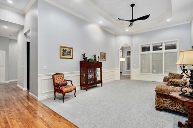 3325 E Manitoo St-9