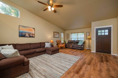 1454 NW Spruce Ct, Redmond, OR 97756 - photo 6