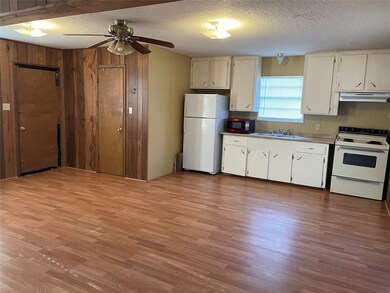 1391 County Road 668 unit 2, Alvin, TX 77511 - photo 3