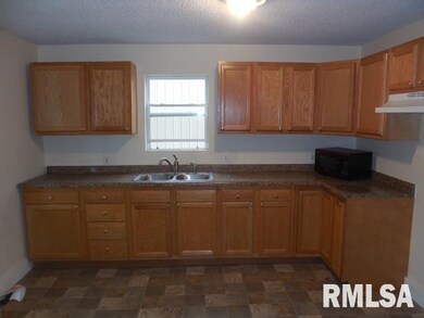 1512 W 4th St, Davenport, IA 52802 - photo 3
