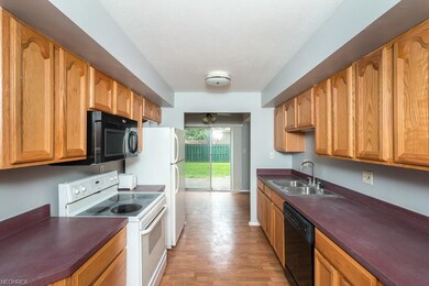 26610 N Park Blvd unit 26610, Olmsted Falls, OH 44138 - photo 4