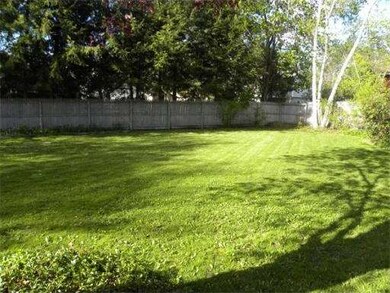 25 Gilbert St, Ludlow, MA 01056 - photo 4