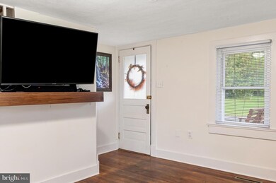 213 Shenandoah Ave, Edinburg, VA 22824 - photo 6