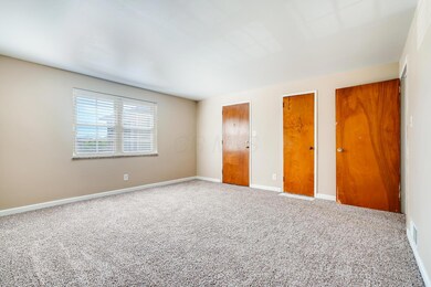 1084 Sells Ave L Columbus OH-large-003-0