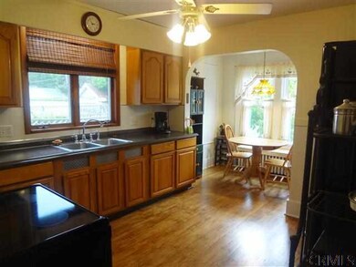 38 Marwood St, Albany, NY 12209 - photo 2