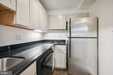 2627 Adams Mill Rd NW unit T4, Washington, DC 20009 - photo 6