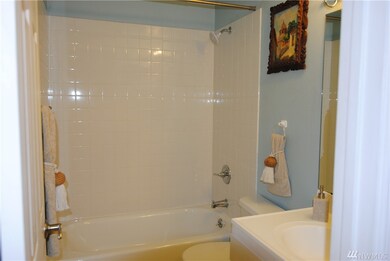 13550 37th Ave S unit 4, Tukwila, WA 98168 - photo 4