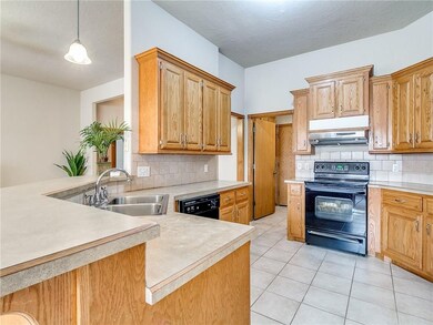 616 Loyd Ln, Moore, OK 73160 - photo 6