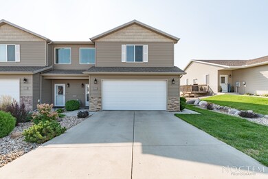 933 Calvert Dr-11