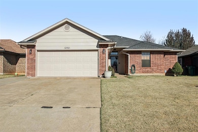 12521 NW 3rd St, Yukon, OK 73099 - photo 2