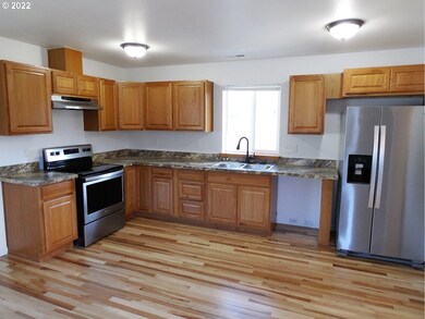 1464 E Central Ave, Sutherlin, OR 97479 - photo 5