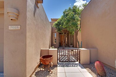 7023 E Shooting Star Way-large-004-042-C