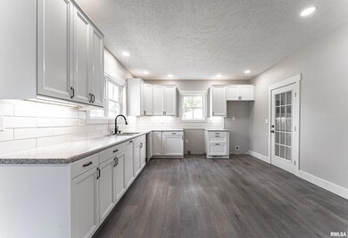 302 Willard Ave, Lincoln, IL 62656 - photo 5