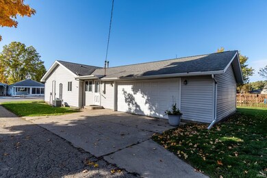 217 Zook St, Topeka, IN 46571 - photo 4