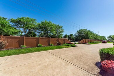 Off Case / Private Frontage w/Fencing
