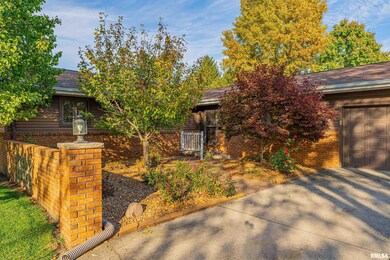 265 Crestwood Dr, Lincoln, IL 62656 - photo 2