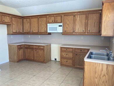 4765 Heathrow Ln, Alvin, TX 77511 - photo 7