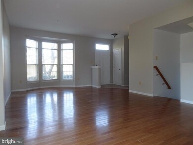 2539 Dog Leg Ct, Crofton, MD 21114 - photo 3