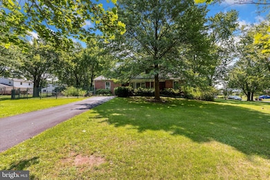 2212 Carol Ln, Norristown, PA 19401 - photo 5