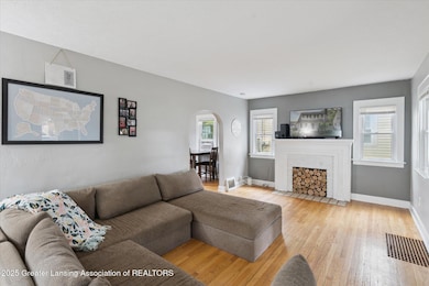 910 Durant St, Lansing, MI 48915 - photo 7