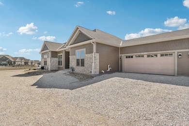 3-web-or-mls-N28W25273 Pkwy Rdg Cir B-09