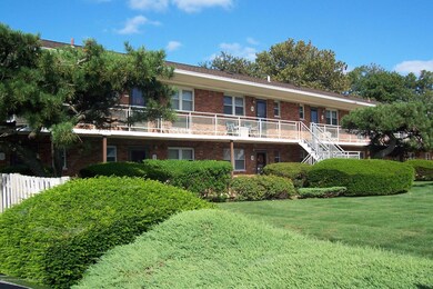 END UNIT - COURTYARD LOCATION