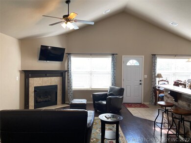 8986 S 253rd East Ave, Broken Arrow, OK 74014 - photo 2