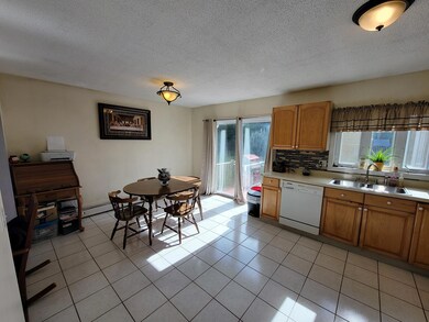 Eat-in Kitchen