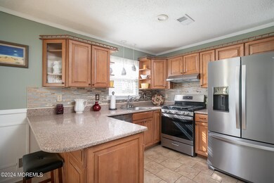 67 Farnworth Close unit 1000, Freehold, NJ 07728 - photo 6