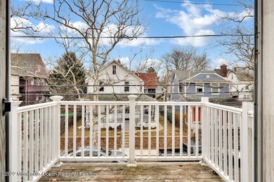 970 Bond St-16