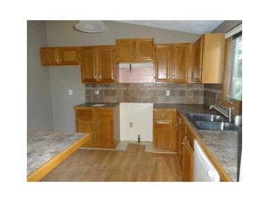 9 Robin Hood Rd, Cranston, RI 02921 - photo 7