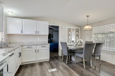 Eat-In Kitchen