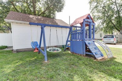 107 E Daggy St, Tuscola, IL 61953 - photo 6