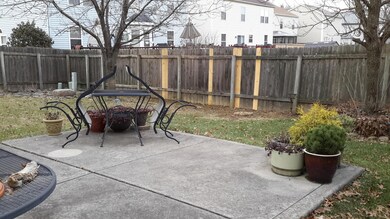 886 Harbinger Cir W, Columbus, OH 43213 - photo 3