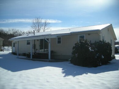 6113 Glenn Ave, Coopersburg, PA 18036 - photo 2