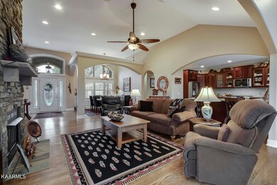 05_345 Mingo Way_Living02