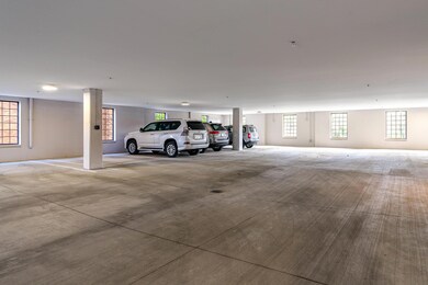 1670 e Broad Common-4